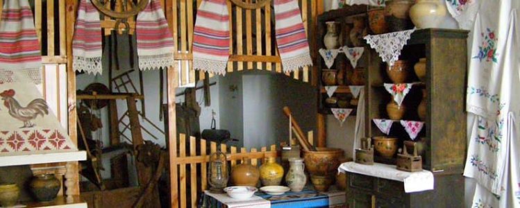 ​Старовинну українську хату відтворили у музеї села Мошорине