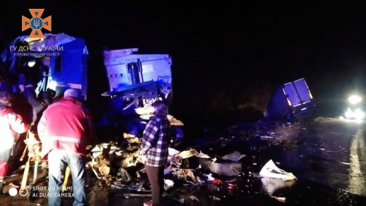 ​Дві вантажівки зіштовхнулися біля села Суботці 